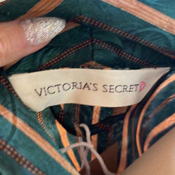 Victoria’s Secret full length robe - Picture 6 of 9